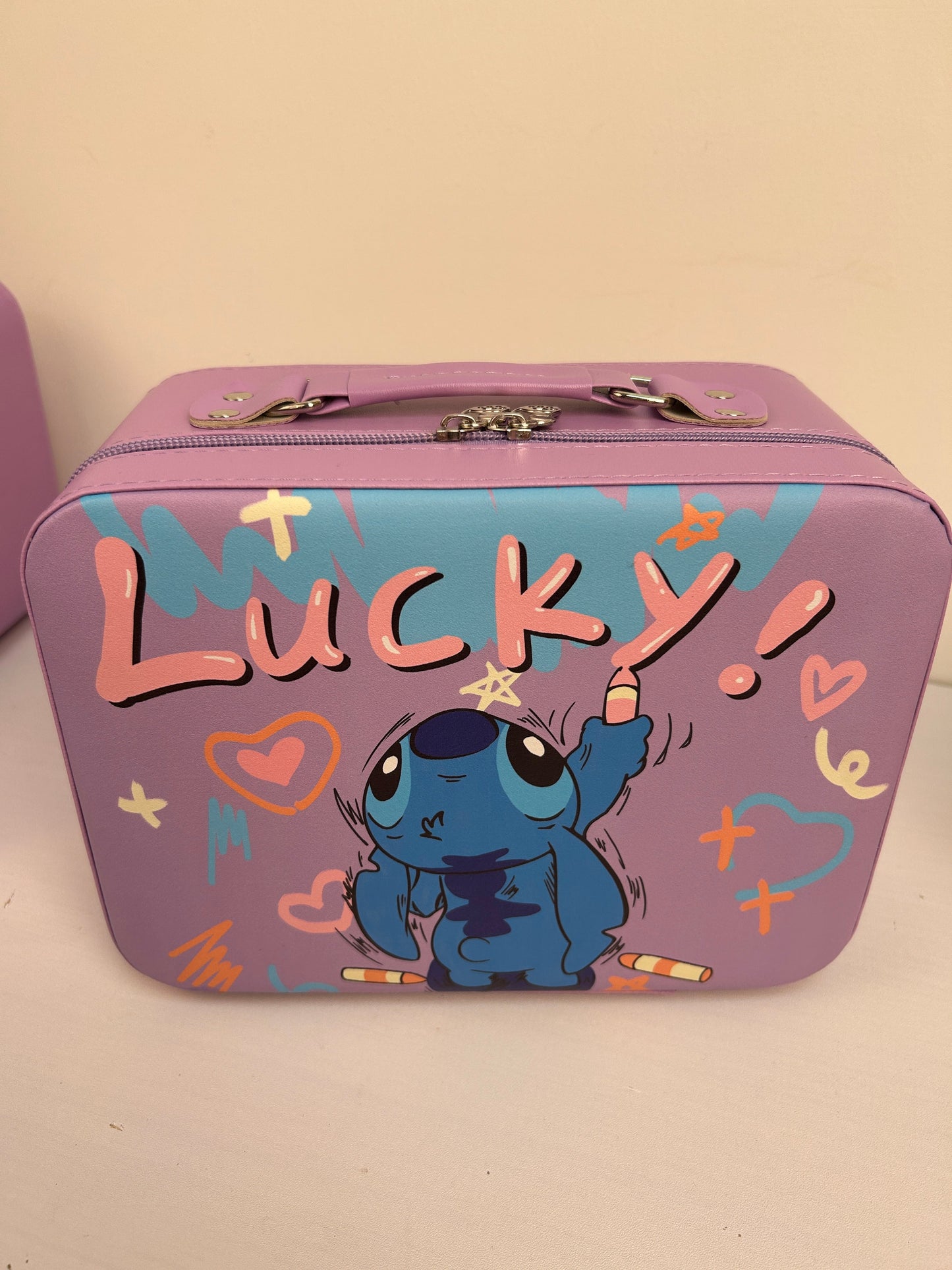 🔥Labubu Cute gift box(1 suitcase + 9 random items)