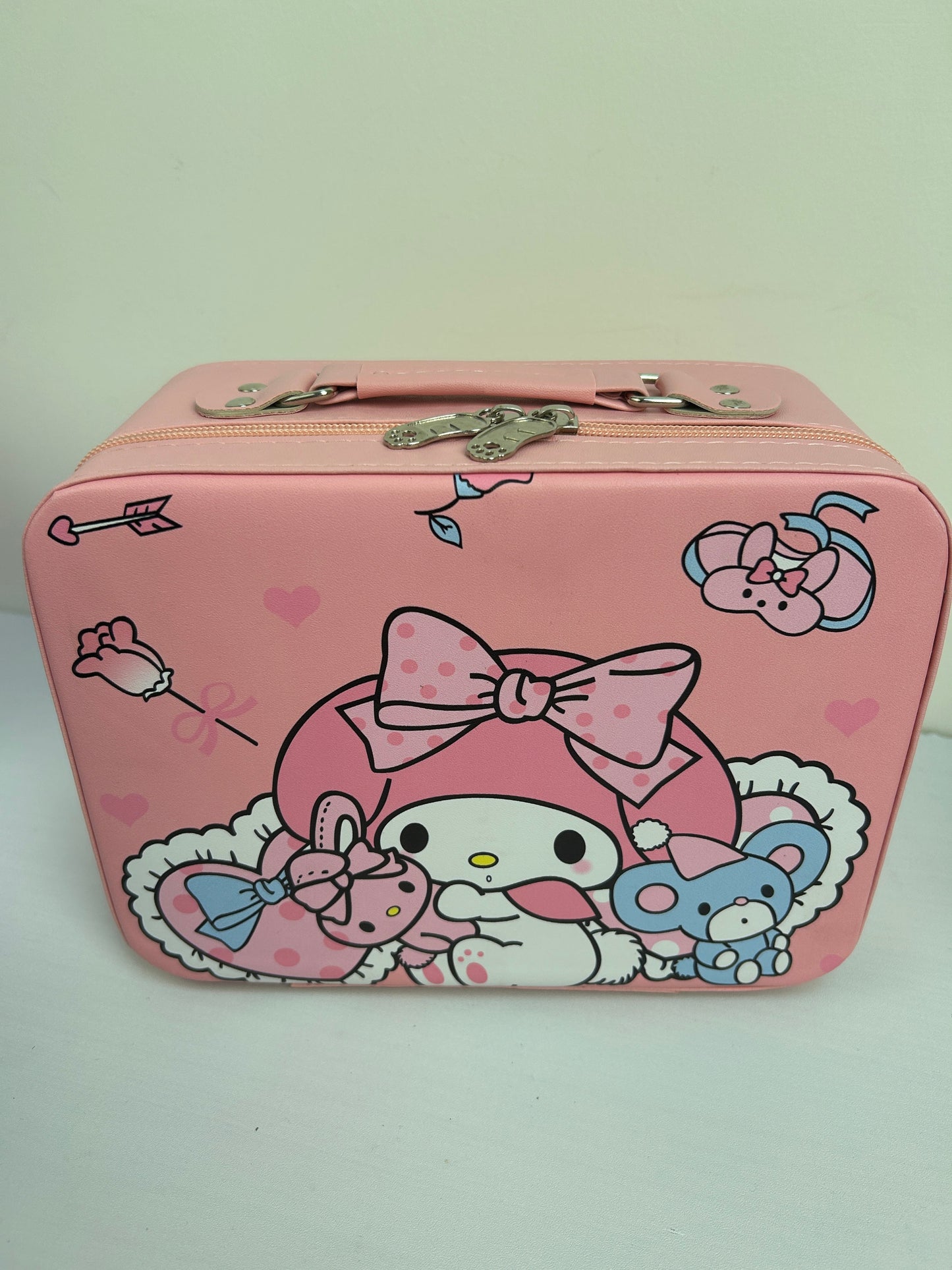 🔥Labubu Cute gift box（1 suitcase + 9 random items）